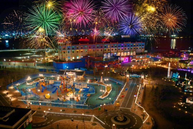 레고랜드의 야간 불꽃놀이