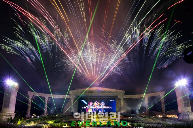 에버랜드 ‘케이팝 데몬 헌터스’ 싱어롱 불꽃쇼 (사진=에버랜드)