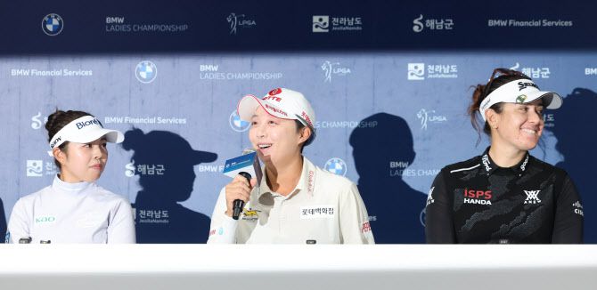 김효주가 취재진 질문에 답하고 있다.(사진=뉴시스)