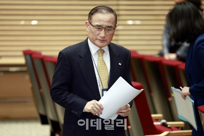 위성락 국가안보실장이 15일 서울 용산 대통령실 청사에서 캄보디아 사태에 대한 정부의 대응 현황 관련 브리핑을 하기 위해 입장하고 있다.(사진=뉴시스)