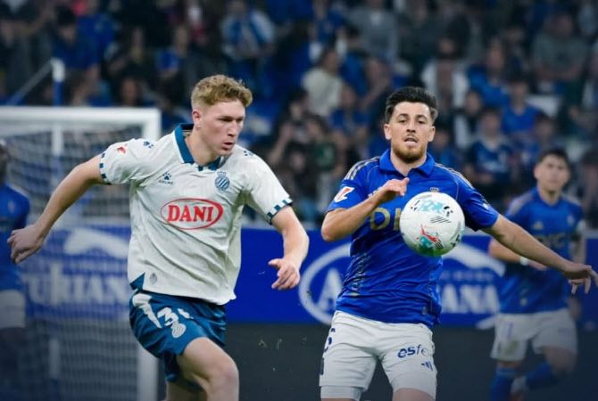 스페인 프리메라리가 레알 오비에도 대 RCD 에스파뇰의 경기 장면. 이날 경기에 앞서 선수들은 라리가의 정규리그 국외 개최 방침에 항의해 킥오프 휘슬이 울렸음에도 15초간 제자리에 멈춰 서는 시위를 했다. 사진=오비에도 구단 SNS