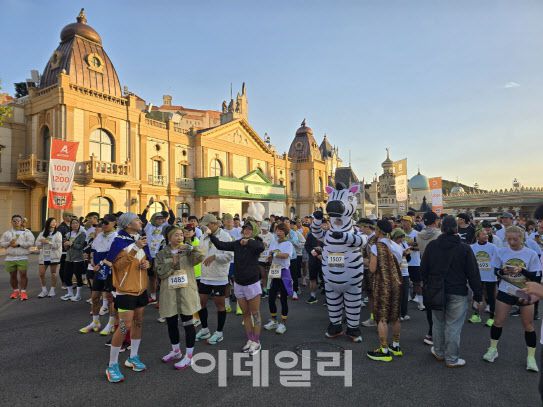 경기 용인 에버랜드에서 열린 ‘갤럭시 워치런 @사파리’에서 참가자들이 출발선에 대기하고 있다(사진=윤정훈 기자)