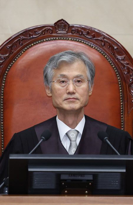 조희대 대법원장이 23일 서울 서초구 대법원에서 열린 전원합의체에서 방청객석을 바라보고 있다. (사진=연합뉴스)