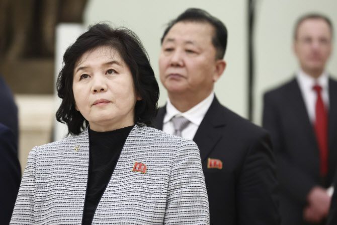 최선희 북한 외무상이 지난해 1월 16일(현지시각) 러시아 모스크바 크렘린궁에 도착해 블라디미르 푸틴 대통령을 기다리고 있다. (사진=뉴시스)