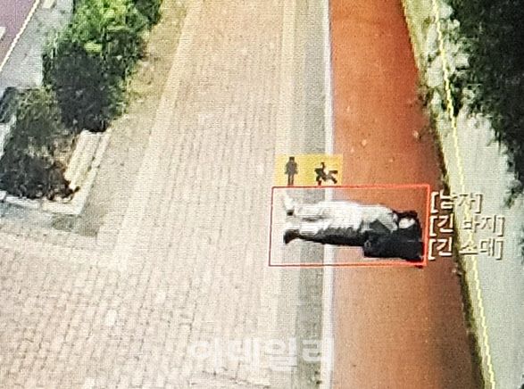 지능형CCTV가 서울 구로구의 한 길가에 쓰러진 남성을 포착하고 있다. (사진=이영민 기자)