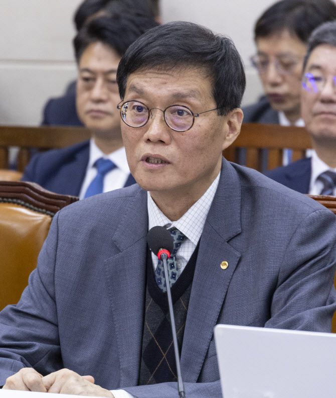 이창용 한국은행 총재가 29일 국회 기획재정위원회에서 열린 2025년 종합 국정감사에서 한미 관세협상이 ‘잘 된 협상이고 다행’이라고 평가했다. (사진= 연합뉴스)