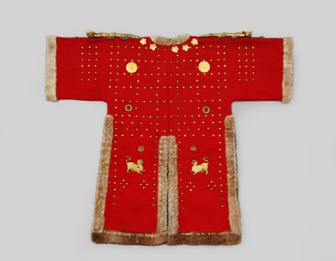 '온양민속박물관 소장 갑주와 갑주함' 중 갑옷 후면. (사진=국가유산청)