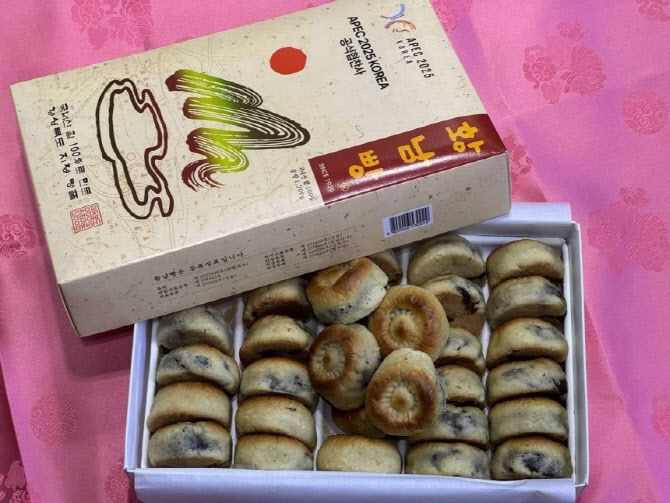 대통령실은 이재명 대통령이 시진핑 중국 국가주석을 환영한다는 뜻으로 중국 대표단에 경주의 명물인 황남빵을 전달했다고 31일 밝혔다.(사진=연합뉴스.)