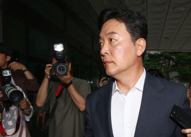 김성훈 전 대통령경호처 차장이 3일 내란특검 조사를 받기 위해 서초구 서울고검으로 들어서고 있다. (사진=연합뉴스)