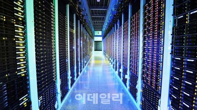 네이버의 첫 번째 자체 데이터센터인 ‘각 춘천’의 남관 서버실.(사진=네이버클라우드)