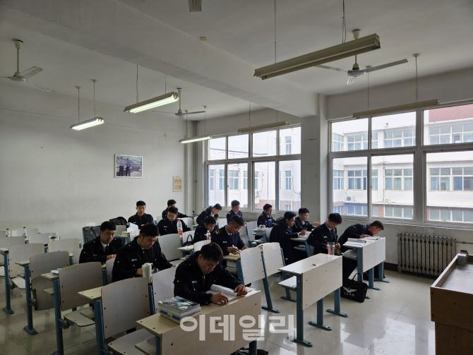 중국 산둥성 빈자우의 산둥항공대 교실에서 학생들이 수업을 듣고 있다. (사진=이데일리 이명철 특파원)