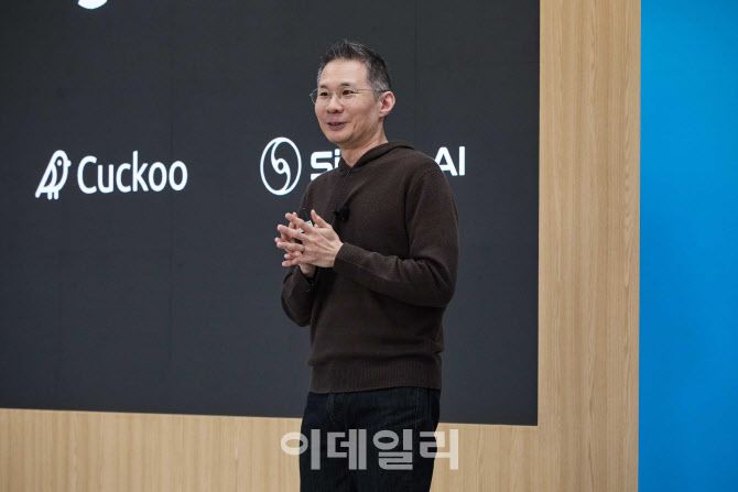 김경훈 오픈AI 코리아 총괄 대표가 데브데이 익스체인지 서울에서 발표하고 있다. (사진=오픈AI)