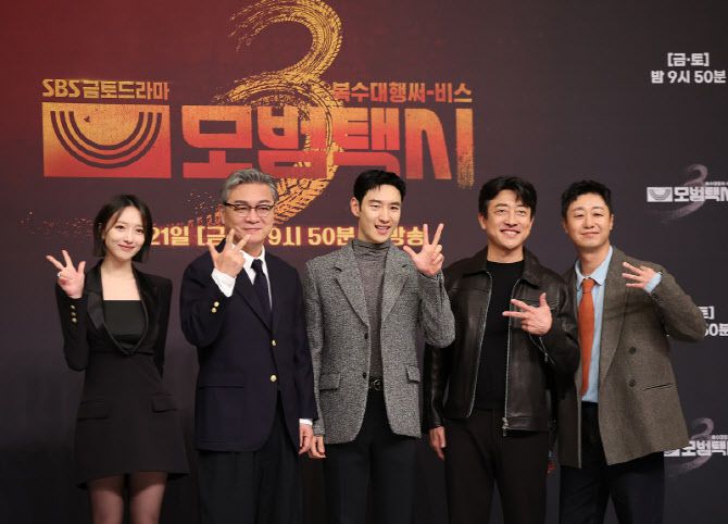 배우 표예진(왼쪽부터), 김의성, 이제훈, 장혁진, 배유람(사진=뉴스1)