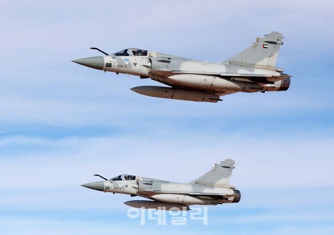 17일(현지 시간) UAE 측이 이재명 대통령이 탑승한 공군 1호기가 자국 영공에 진입하자 국빈 방문 예우 차원으로 전투기를 출격시켜 호위를 하고 있다.(사진=뉴시스)