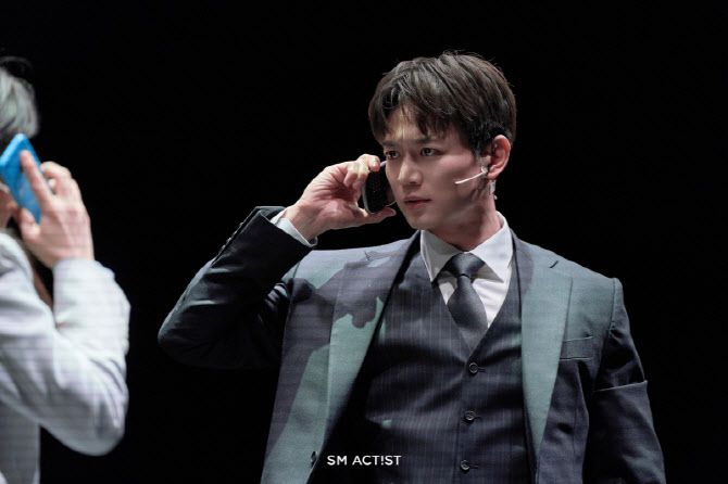 연극 '랑데부' 출연 모습(사진=SM엔터테인먼트)