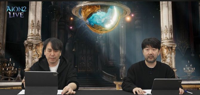 아이온2 개발진 소인섭 엔씨소프트 사업실장(왼쪽) 김남준 아이온2 개발 PD가 21일 라이브방송을 진행하고 있다.(사진=아이온2 유튜브 채널 갈무리)