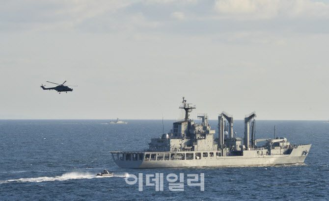 천지급 군수지원함(AOE-Ⅰ) 화천함 (출처=방위사업청)