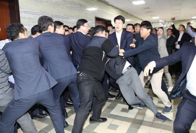 2019년 4월 국회에서 발생한 패스트트랙 충돌 사건. (사진=연합뉴스)