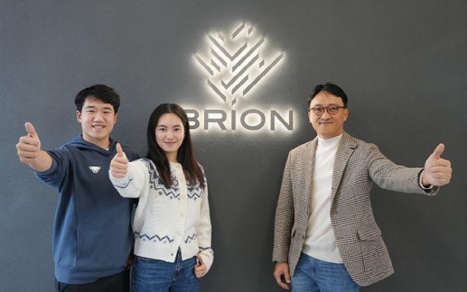 왼쪽부터 권예, 임해나, 임우택 브리온컴퍼니 대표.(사진=브리온컴퍼니 제공)