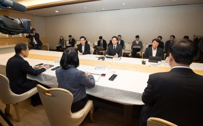 30일 배경훈 부총리 겸 과기정통부 장관이 소집한 쿠팡 침해사고 및 개인정보 유출 관계부처 장관회의 모습. 사진=과기정통부