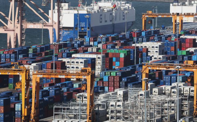 경기도 평택항에 컨테이너가 쌓여 있는 모습. (사진= 연합뉴스)