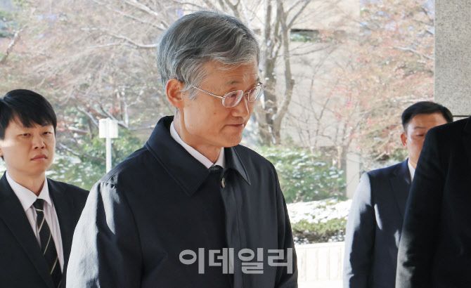 조희대 대법원장이 5일 오전 서울 서초구 대법원으로 출근하고 있다. (사진=뉴스1)