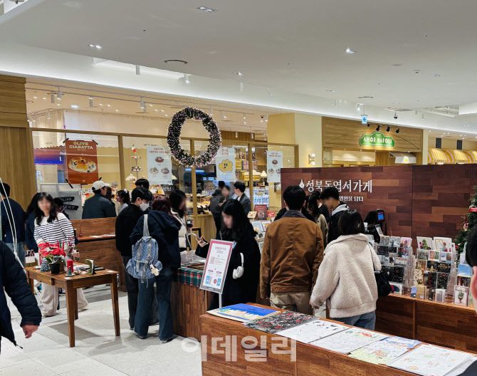 아이파크몰 도파민 스테이션 내 성북동엽서가게 전경 (사진=아이파크몰)