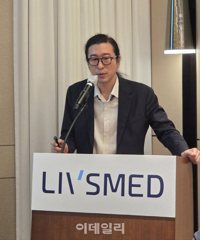 이정주 리브스메드 대표가 5일 서울 여의도에서 열린 기업공개(IPO) 간담회에서 회사를 소개하고 있다.