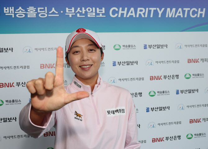 김효주가 7일 부산 기장군의 아시아드CC에서 열린 ‘백송홀딩스·부산일보 채리티 매치’에 참가해 인터뷰를 진행한 뒤 포즈를 취하고 있다.(사진=박준석 골프전문사진기자 제공)