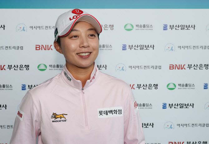 김효주가 7일 부산 기장군의 아시아드CC에서 열린 ‘백송홀딩스·부산일보 채리티 매치’에 참가해 인터뷰를 하고 있다.(사진=박준석 골프전문사진기자 제공)
