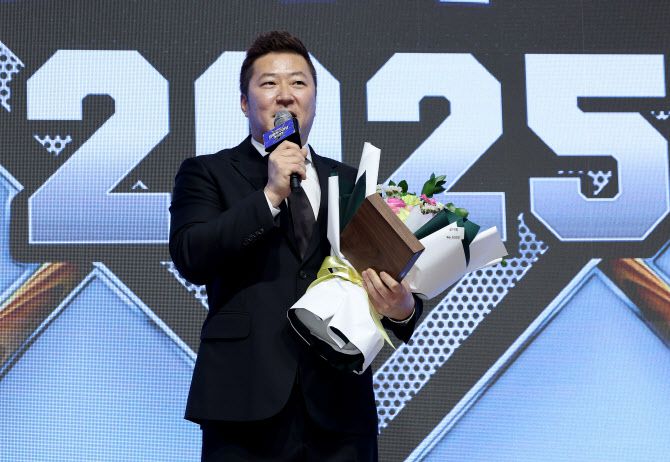 자신이 가진 역대 최고령 골든글러브 수상을 다시 갈아치울 것으로 보이는 최형우. 사진=연합뉴스