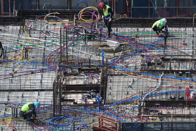 서울 한 아파트 건설 현장에서 근로자들이 작업을 하고 있다. (사진=이데일리 이영훈 기자)