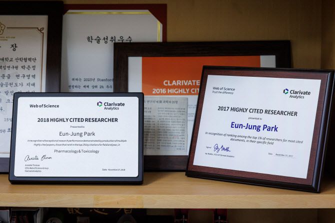 박은정 경희대 의대 교수는 42세에 박사학위를 받은뒤 건양대, 아주대 등에서 비정규직 연구원을 지낸뒤 경희대에 부임했다. 부임 이후 클래리베이트 평가 등에서 좋은 결과를 얻었다.(사진=경희대)