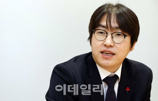 하정우 대통령비서실 AI미래기획수석이 10일 서울 용산 대통령실에서 열린 경제지 간담회에서 발언하고 있다. 2025.12.10 대통령실 출입기자단