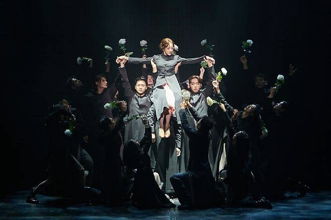 뮤지컬 ‘에비타’의 한 장면(사진=블루스테이지).