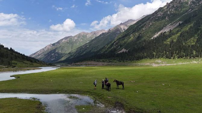 악수 트래버스에서 만나는 천산산맥 풍경 (사진=투어앤월드)