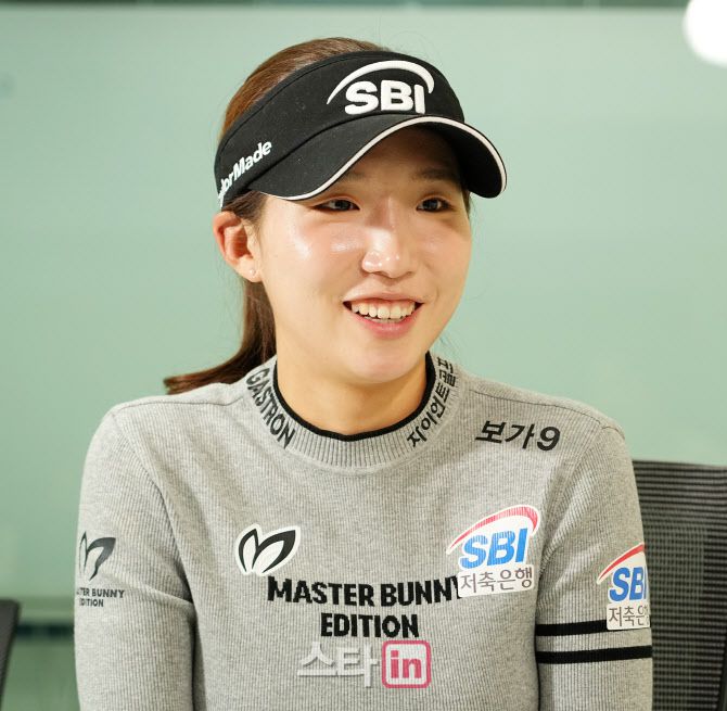 이동은이 최근 서울 반포동의 지애드스포츠 사무실에서 이데일리와 인터뷰를 진행하며 웃고 있다.(사진=이데일리 골프in 조원범 기자)