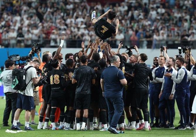 손흥민(LAFC)은 우승과 함께 토트넘 홋스퍼와 10년 인연을 마무리했다. 사진=AFPBB NEWS사진=연합뉴스