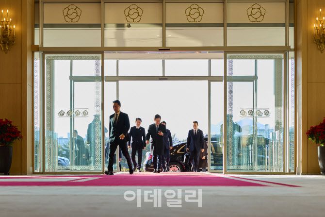 이재명 대통령이 지난 26일 용산 대통령실에 마지막으로 출근하고 있다.(사진=대통령실)