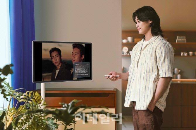 삼성TV 플러스의 ‘올인원(All-in-One) AI 통합 채널’을 통해 2000년대 과거 인기 드라마를 초고화질로 볼 수 있다. (사진=삼성전자)