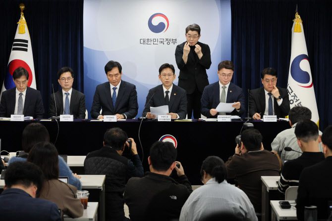 배경훈 부총리 겸 과학기술정보통신부 장관이 10월 22일 서울 종로구 정부서울청사에서 열린 합동브리핑에서 범부처 정보보호 종합대책을 발표하고 있다. 사진=연합뉴스