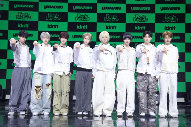 예스위아 활동을 통해 새롭게 합류한 8인(사진=모드하우스)