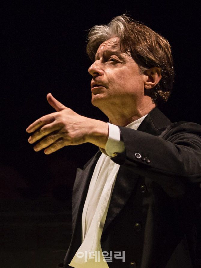 로베르토 아바도 국립심포니오케스트라 예술감독. (사진=국립심포니오케스트라)