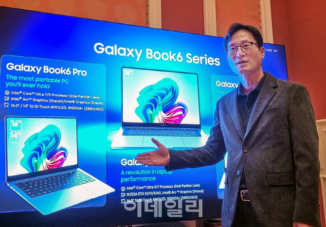 삼성전자 Glalxy Eco Biz 이민철 팀장(부사장)이 5일(현지시간) 갤럭시 북6 시리즈를 소개하고 있다. (사진=삼성전자)