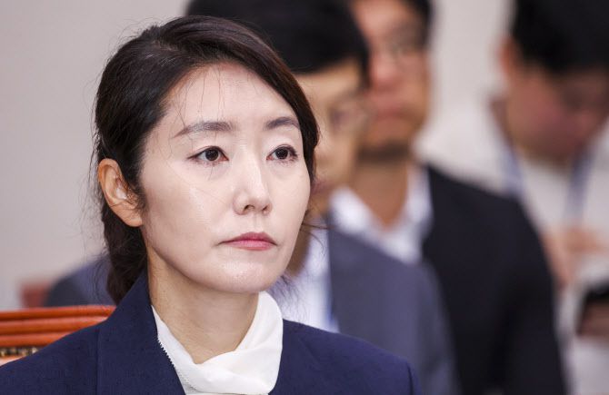 강선우 당시 여성가족부 장관 후보자가 지난해 7월 14일 서울 여의도 국회에서 열린 여성가족위원회의 인사청문회에서 후보자 선서를 하고 있다. (사진=뉴시스)