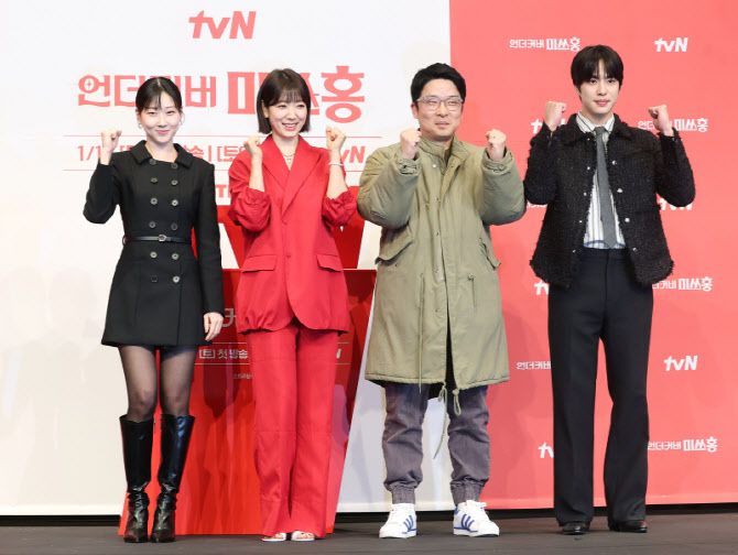 배우 하윤경(왼쪽부터)과 박신혜, 박선호 PD, 조한결(사진=뉴스1)