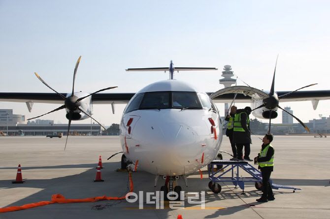 김포국제공항에서서 정비 중인 섬에어 1호기 (사진=섬에어)