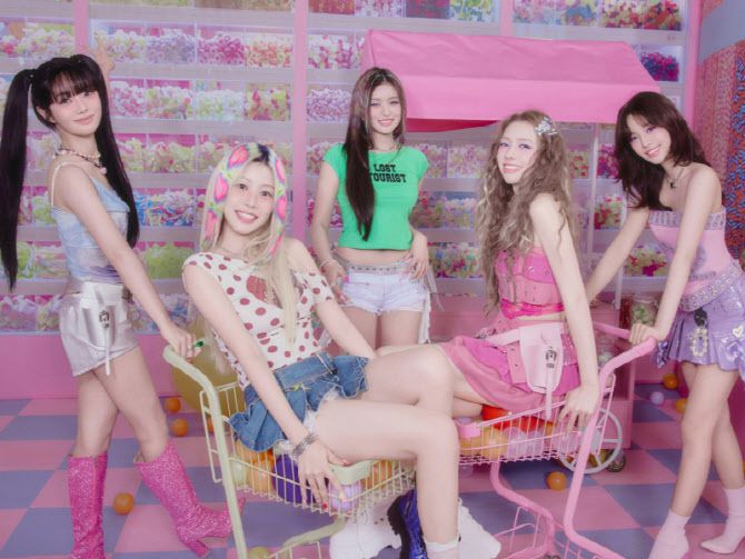 5인조로 새 출발한 피프티피프티(사진=어트랙트)