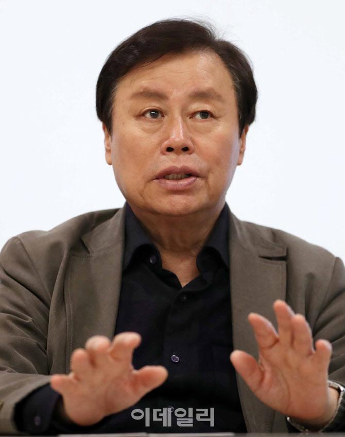 시인으로 돌아온 도종환 전 문화체육관광부 장관이 최근 서울 중구 KG타워에서 이데일리와 인터뷰를 하고 있다. (사진=김태형 기자)