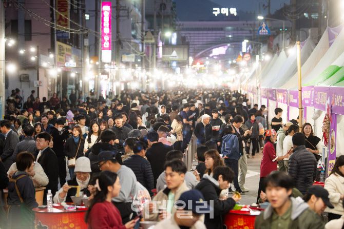 구미 라면축제와 김천 김밥축제가 경북도 최우수 축제에 선정됐다. 사진은 2025년 열린 구미 라면축제 모습.(사진=경북도 제공)